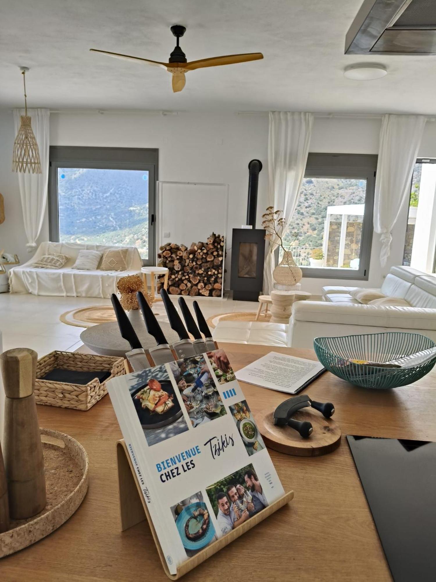 Villa Estee, Luxury Villa With Private Infinity Pool And Jacuzzi 엘운다 외부 사진